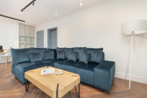 Exceptional Apartment with Charming Garden and Parking by Noclegi Renters